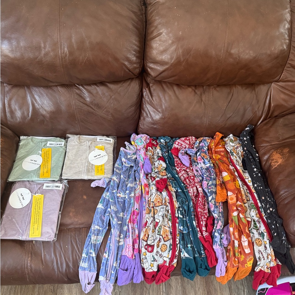 12-18 month little sleepies 12 pjs